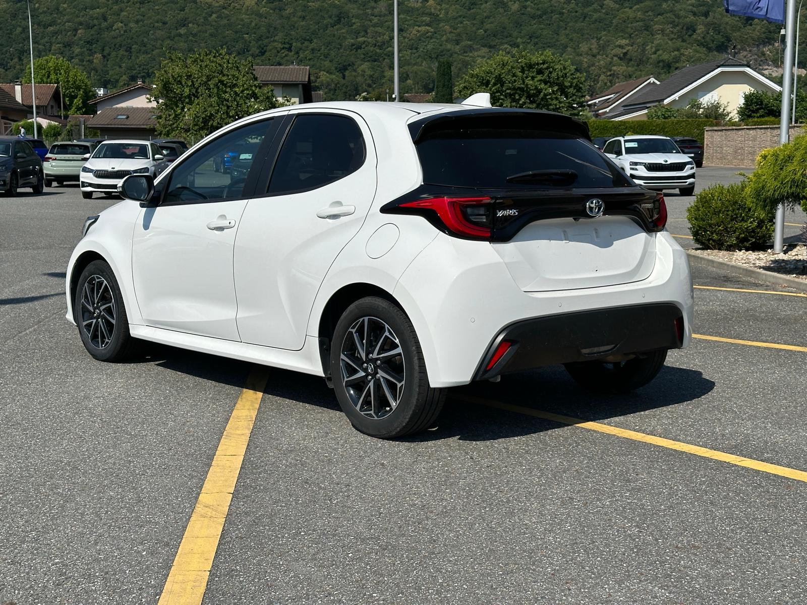 TOYOTA Yaris 1.5 Comfort e-CVT-image-2