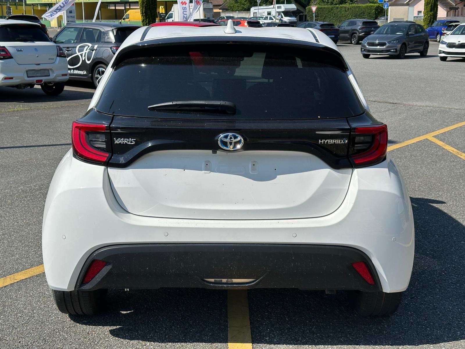 TOYOTA Yaris 1.5 Comfort e-CVT-image-3