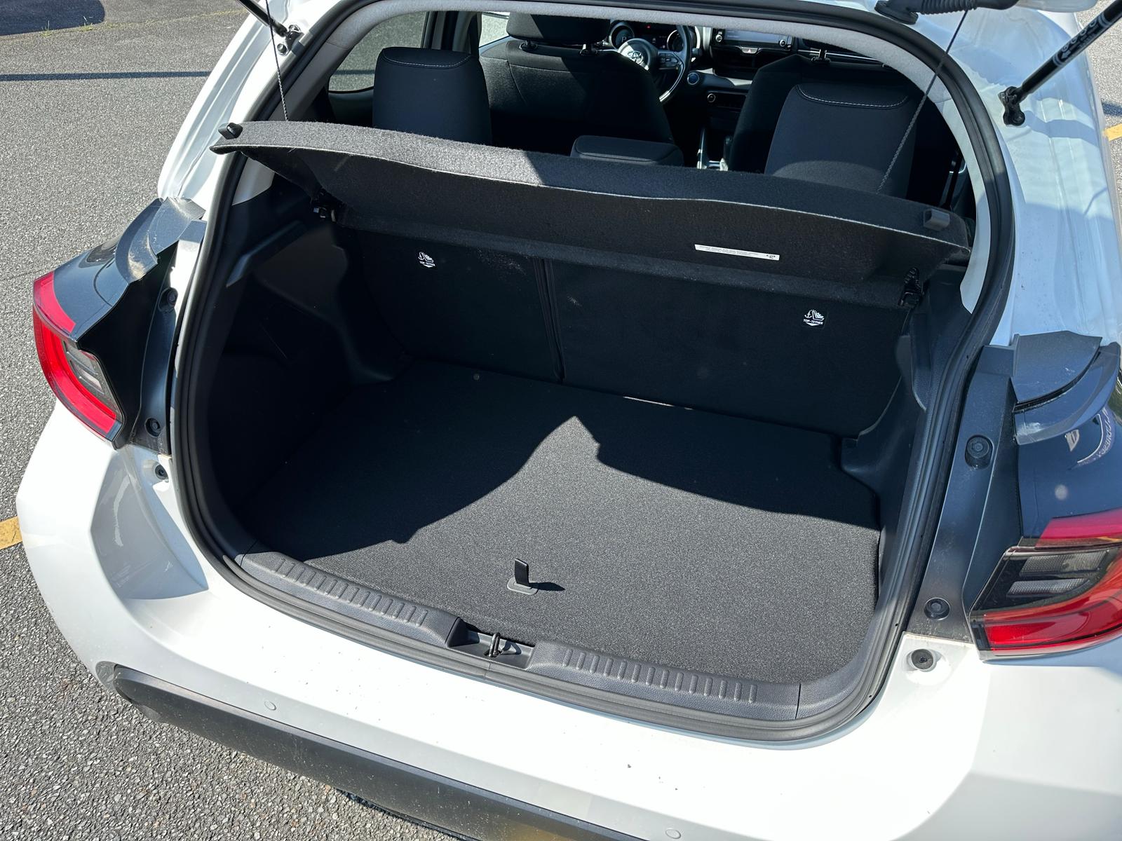 TOYOTA Yaris 1.5 Comfort e-CVT-image-13