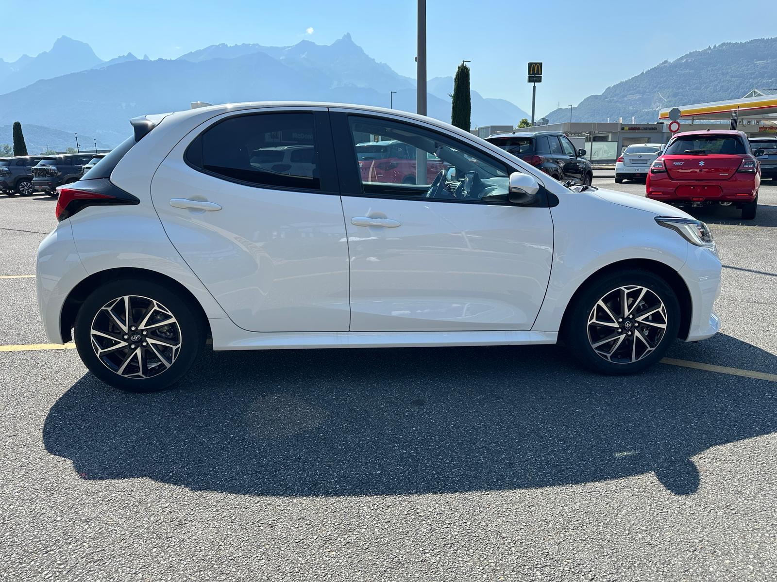 TOYOTA Yaris 1.5 Comfort e-CVT-image-5