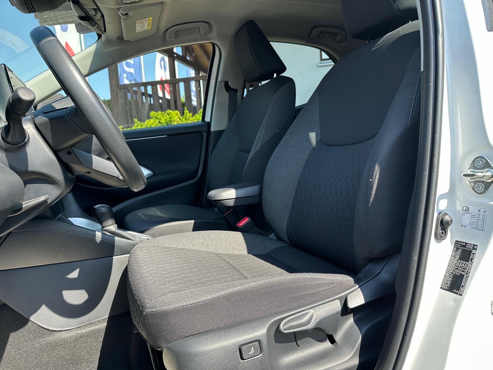 TOYOTA Yaris 1.5 Comfort e-CVT-image-11