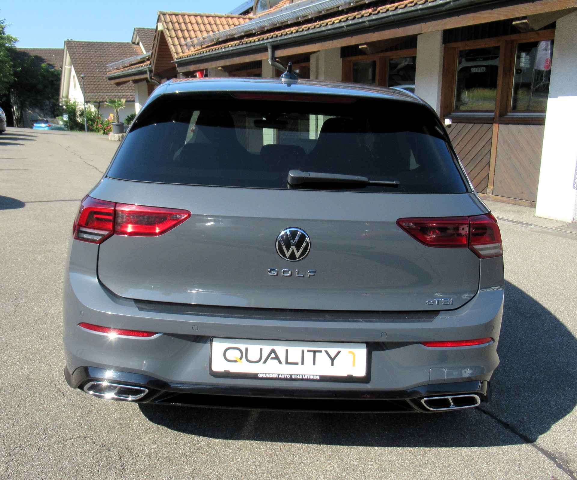 VW Golf 1.5 eTSI mHEV ACT R-Line DSG-image-2