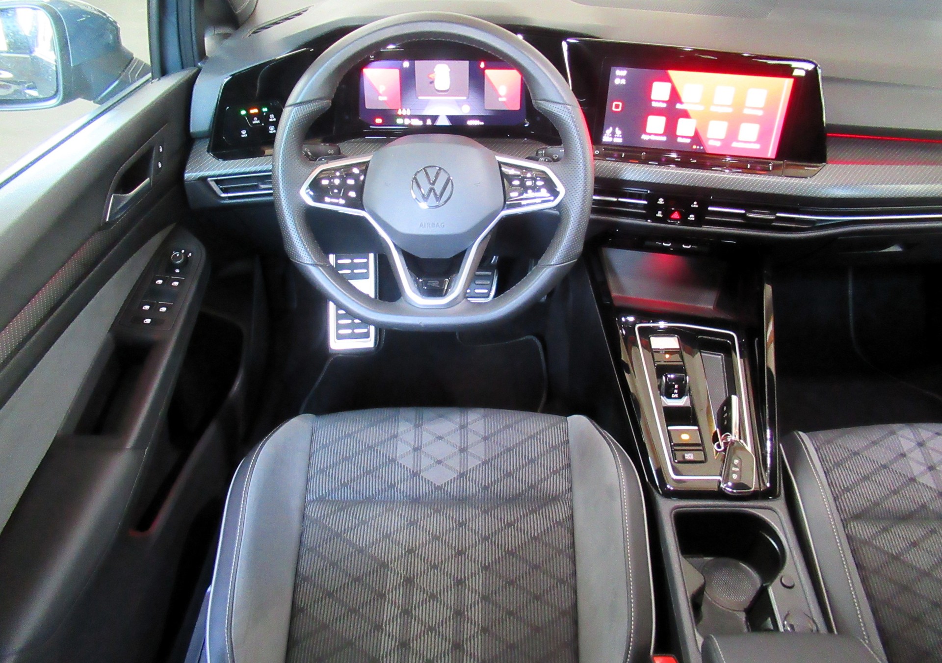 VW Golf 1.5 eTSI mHEV ACT R-Line DSG-image-6