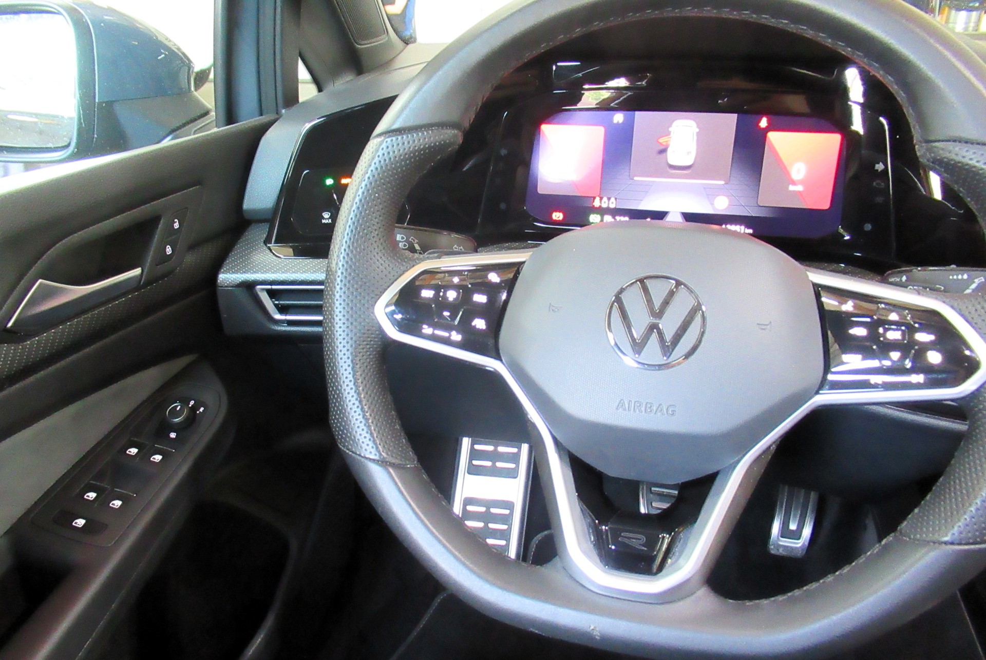 VW Golf 1.5 eTSI mHEV ACT R-Line DSG-image-8