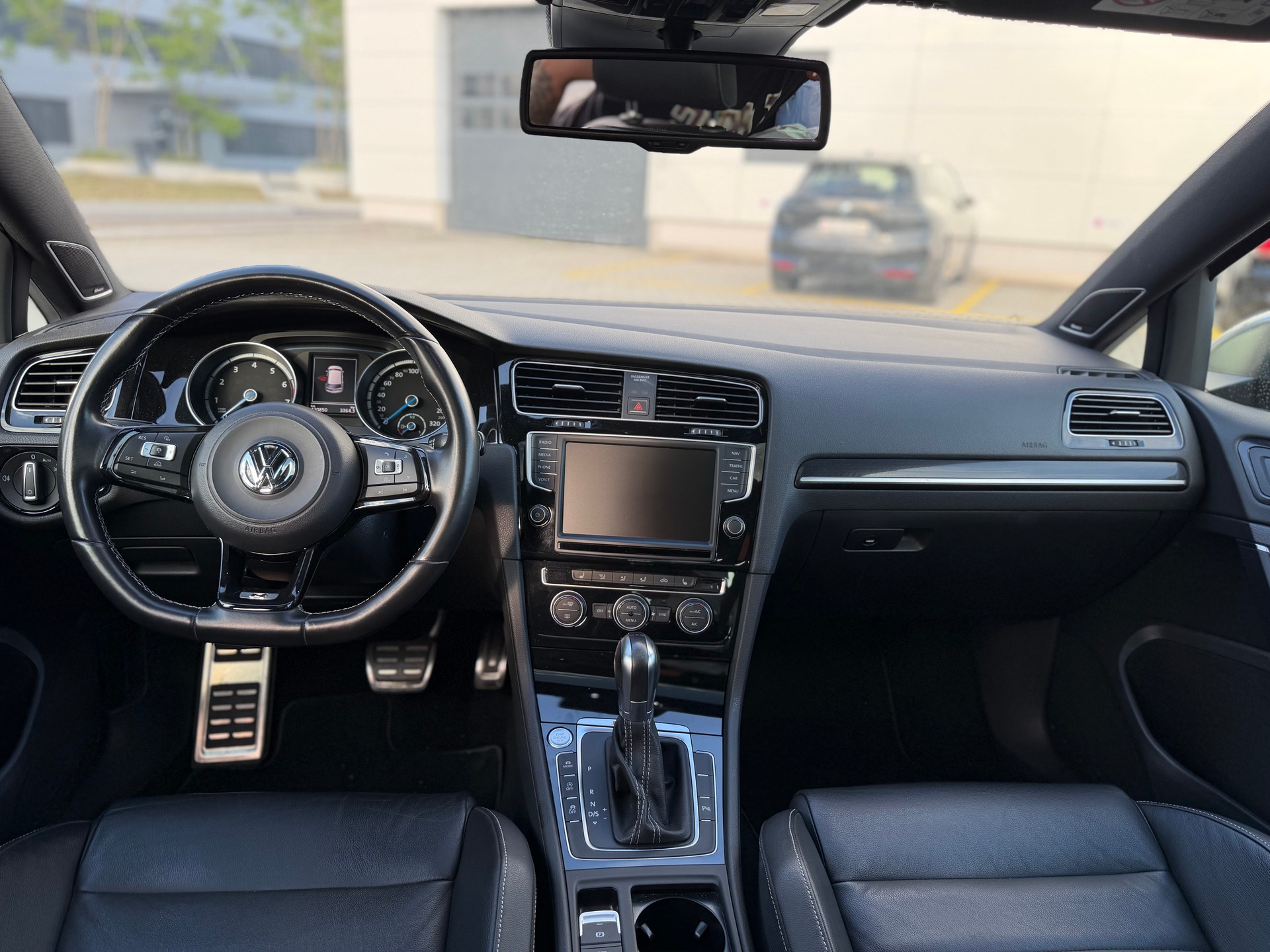 VW Golf 2.0 TSI R 4Motion DSG-image-8