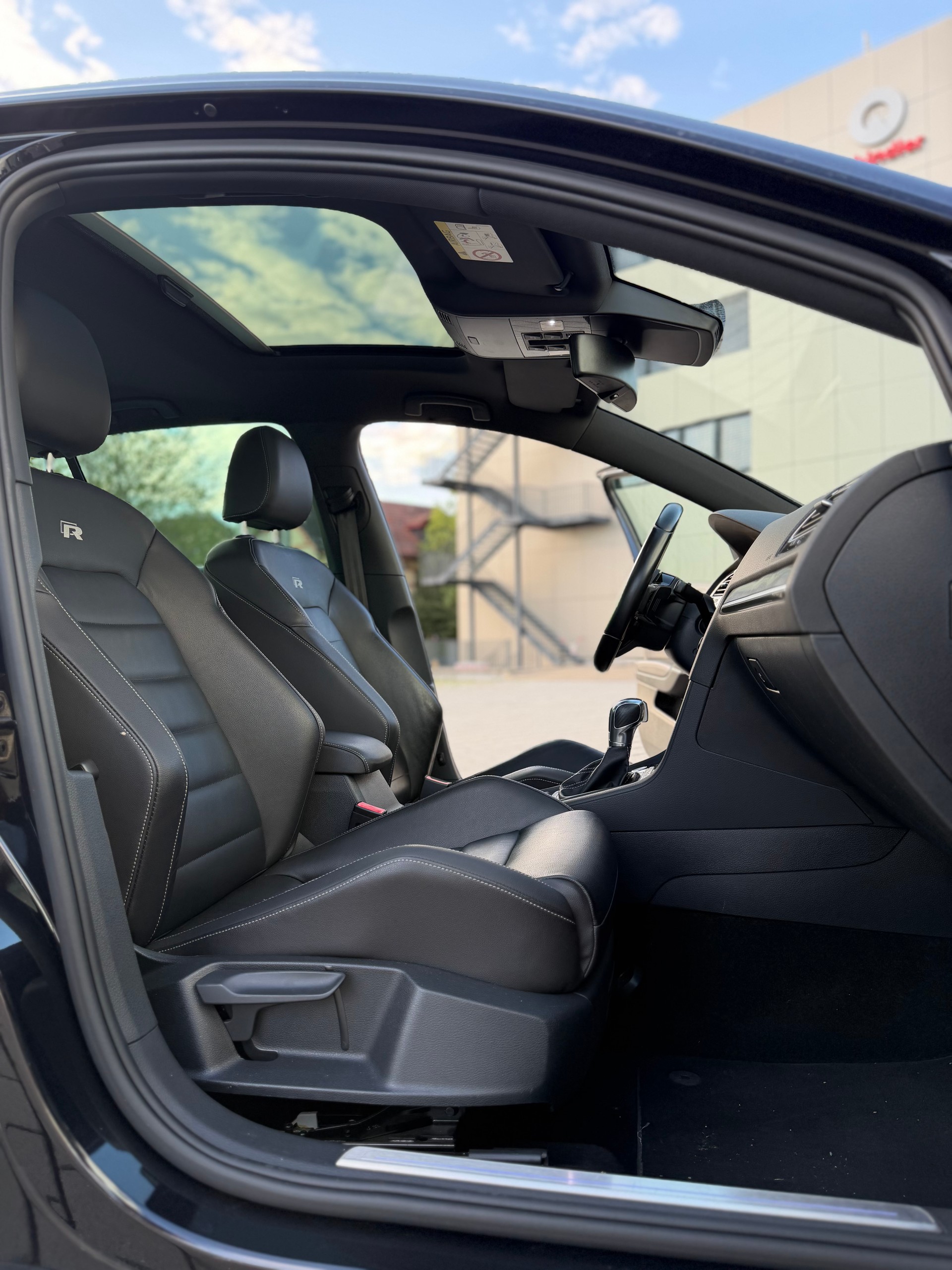 VW Golf 2.0 TSI R 4Motion DSG-image-10