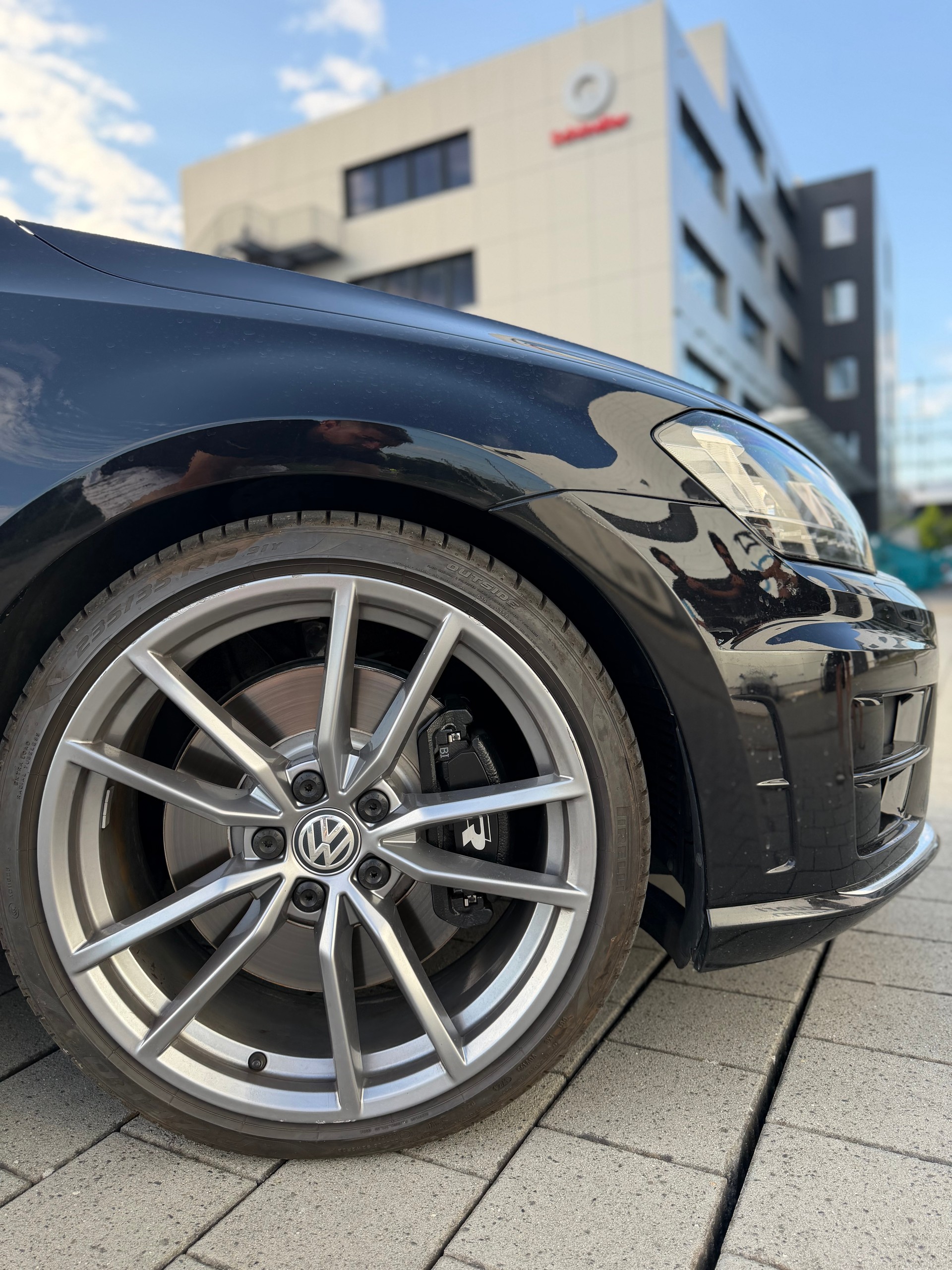 VW Golf 2.0 TSI R 4Motion DSG-image-7