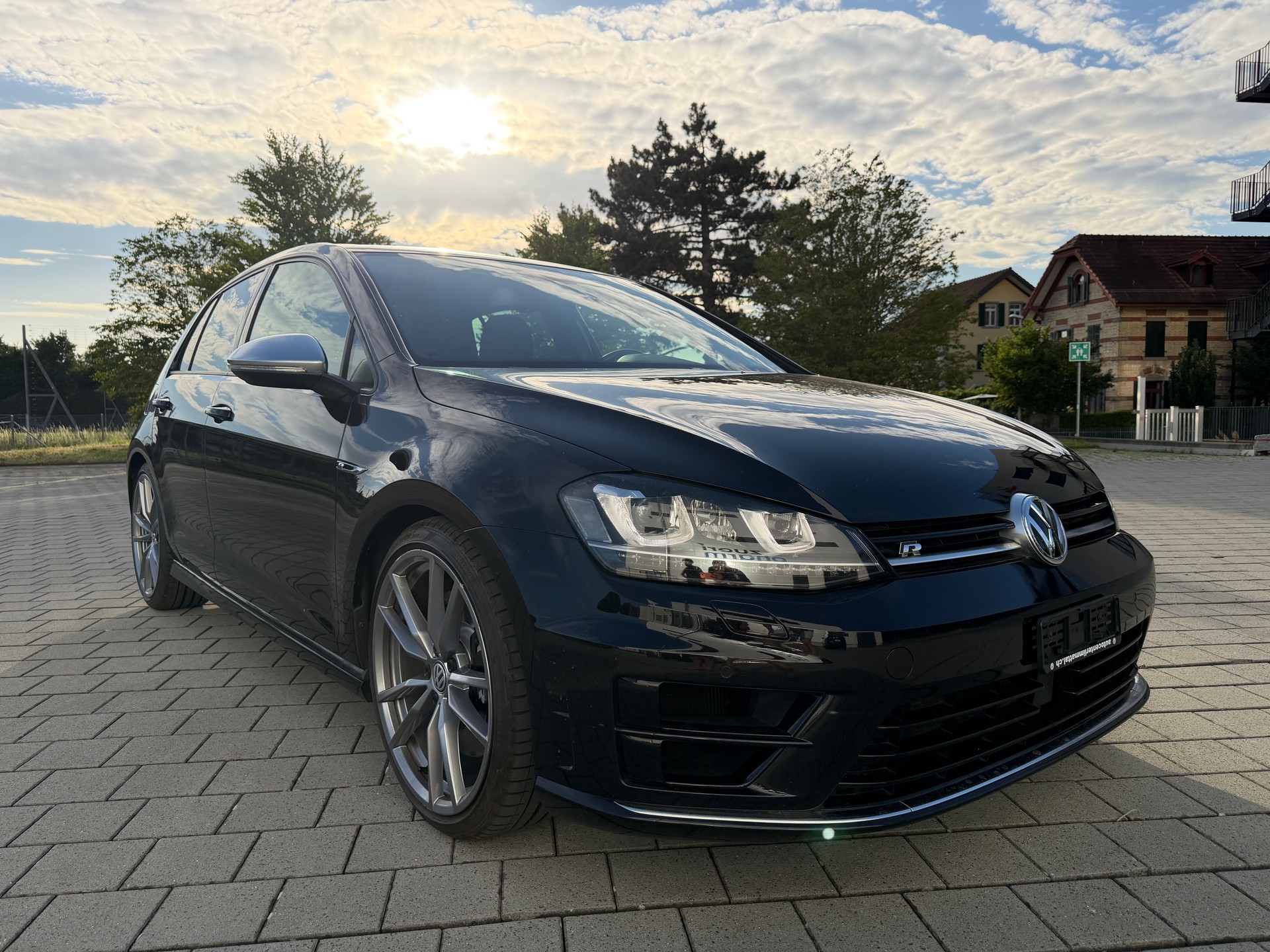 VW Golf 2.0 TSI R 4Motion DSG-image-0