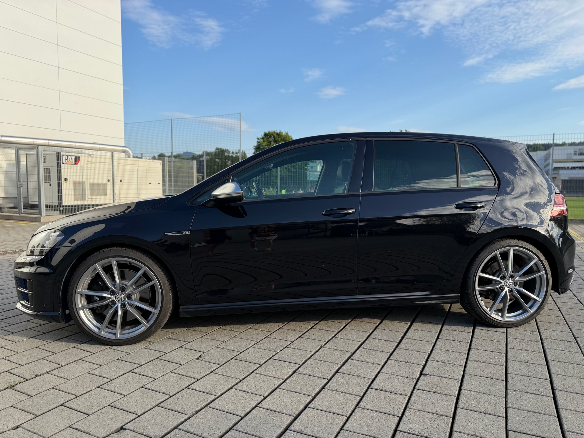 VW Golf 2.0 TSI R 4Motion DSG-image-5