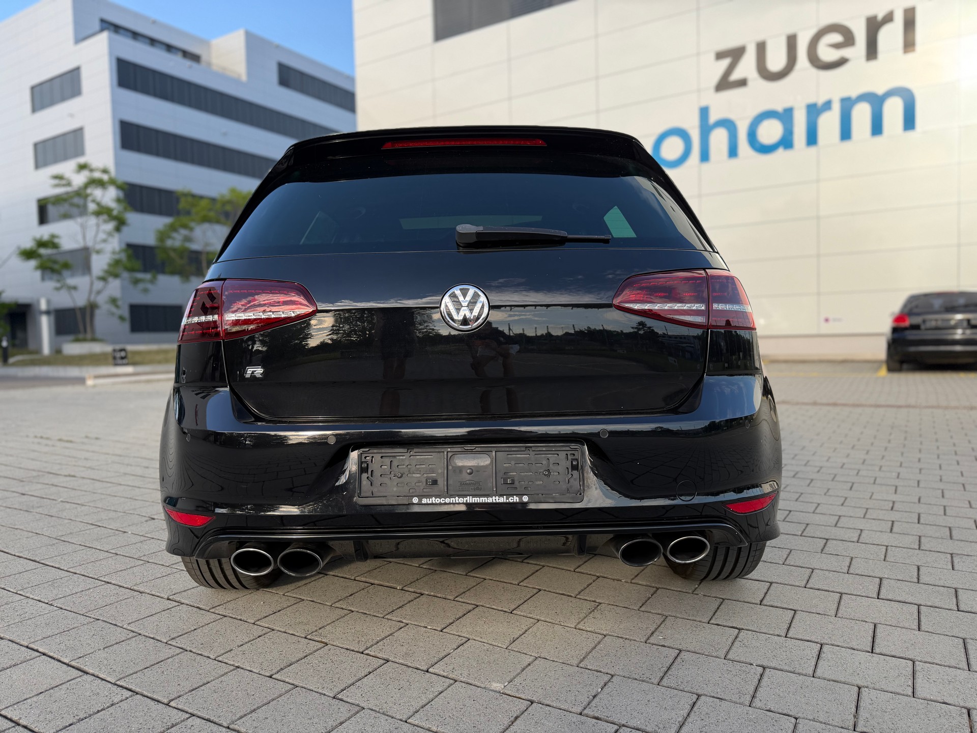 VW Golf 2.0 TSI R 4Motion DSG-image-4