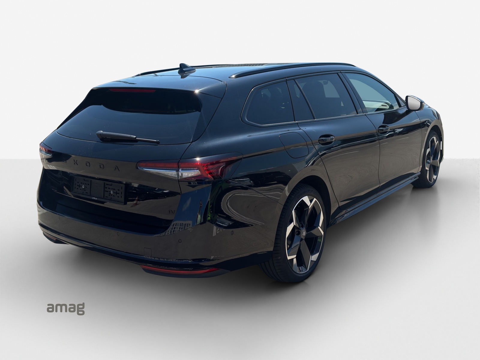 SKODA Superb Combi 1.5 TSI PHEV Sportline DSG-image-4