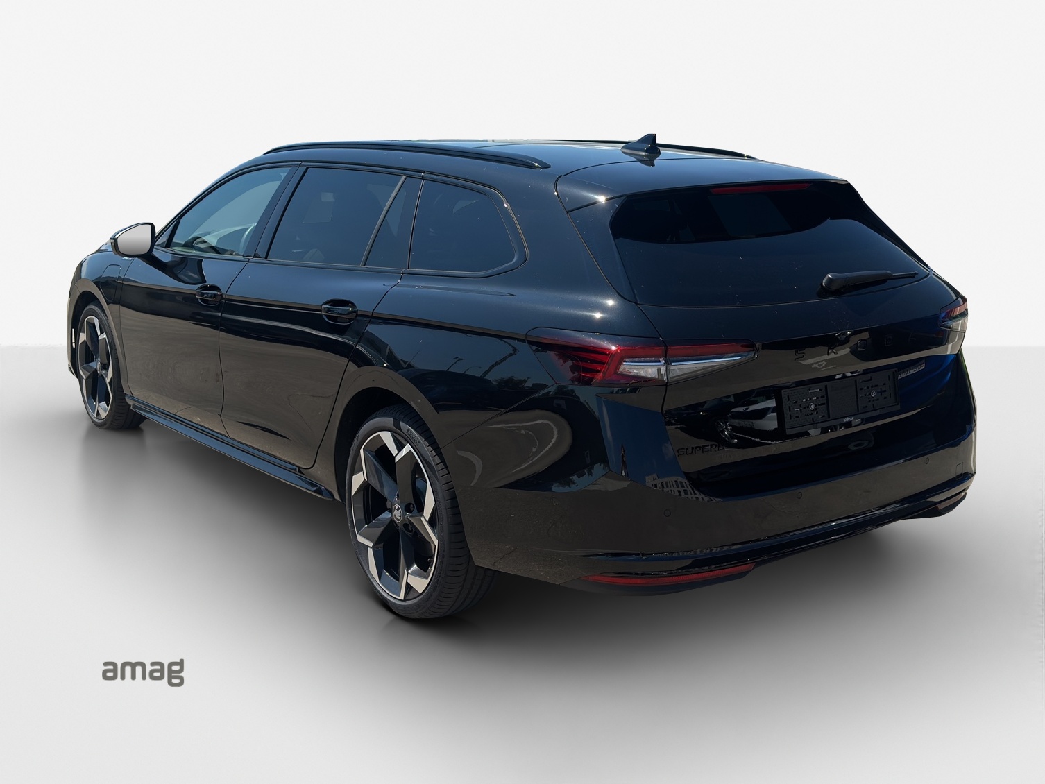 SKODA Superb Combi 1.5 TSI PHEV Sportline DSG-image-2