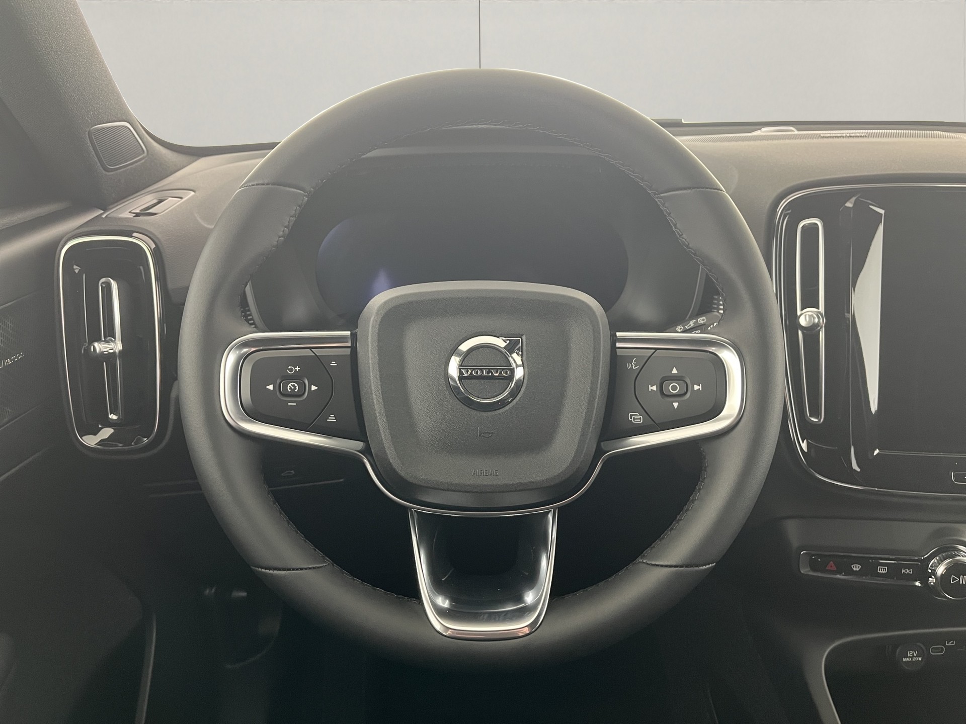 VOLVO EX40 Twin Performance Ultra AWD-image-10