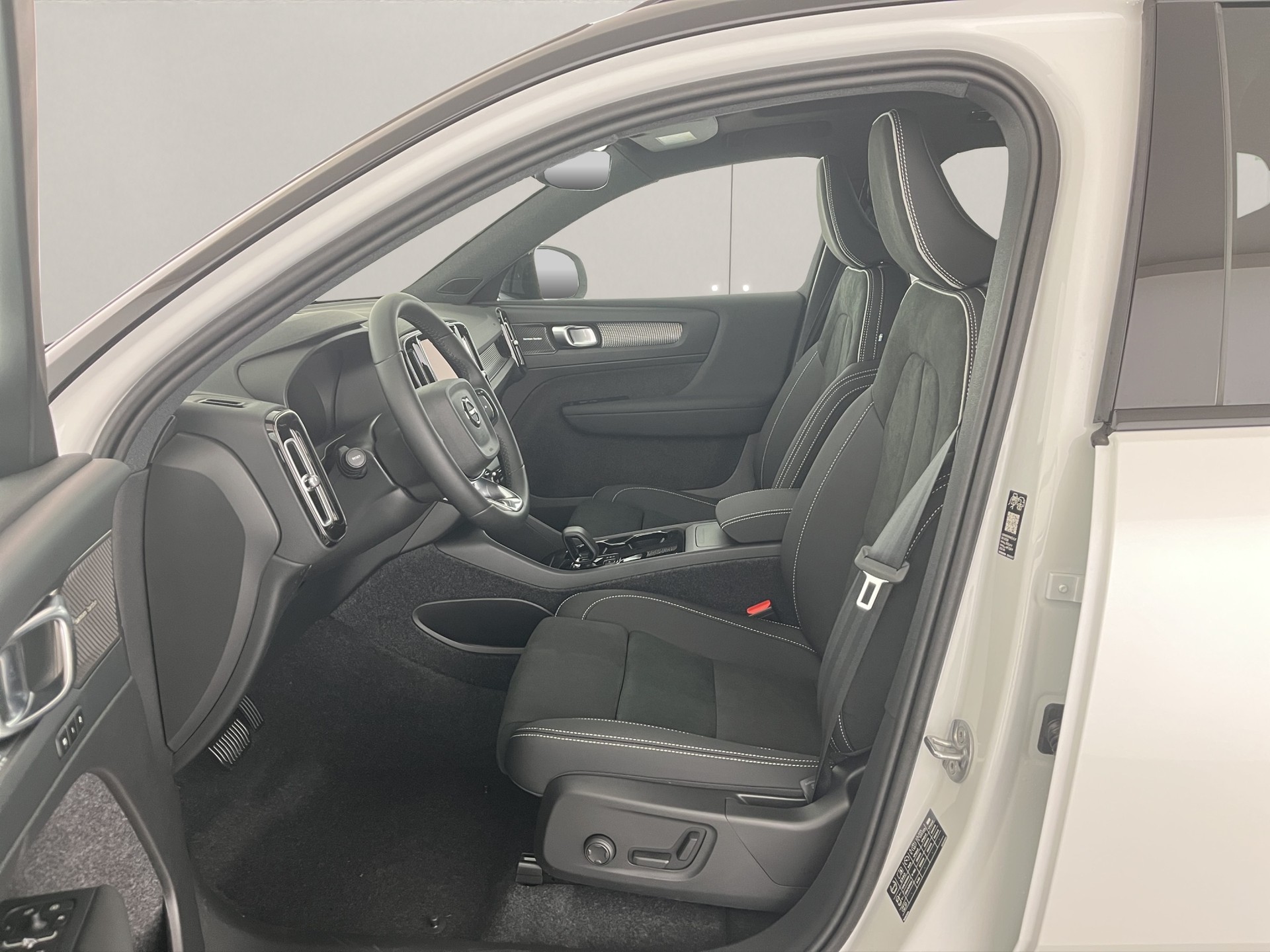 VOLVO EX40 Twin Performance Ultra AWD-image-13