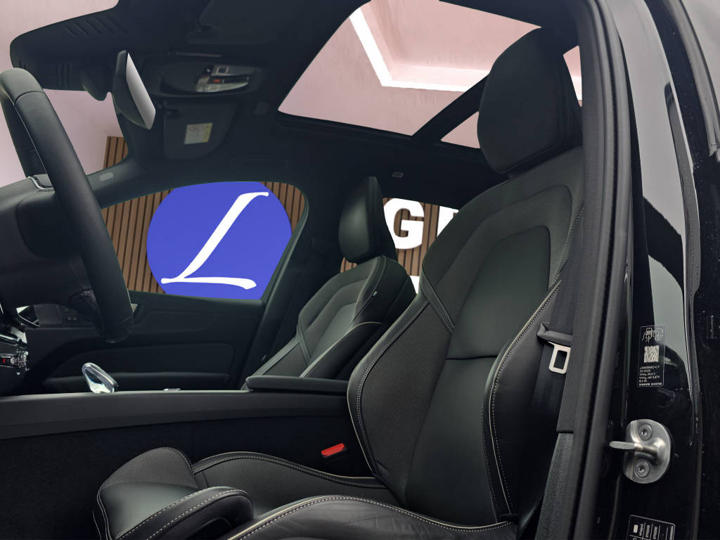 VOLVO XC60 2.0 B5 MH Plus Black Edition AWD-image-12