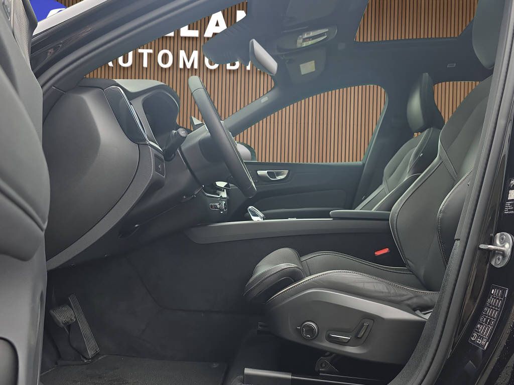 VOLVO XC60 2.0 B5 MH Plus Black Edition AWD-image-11