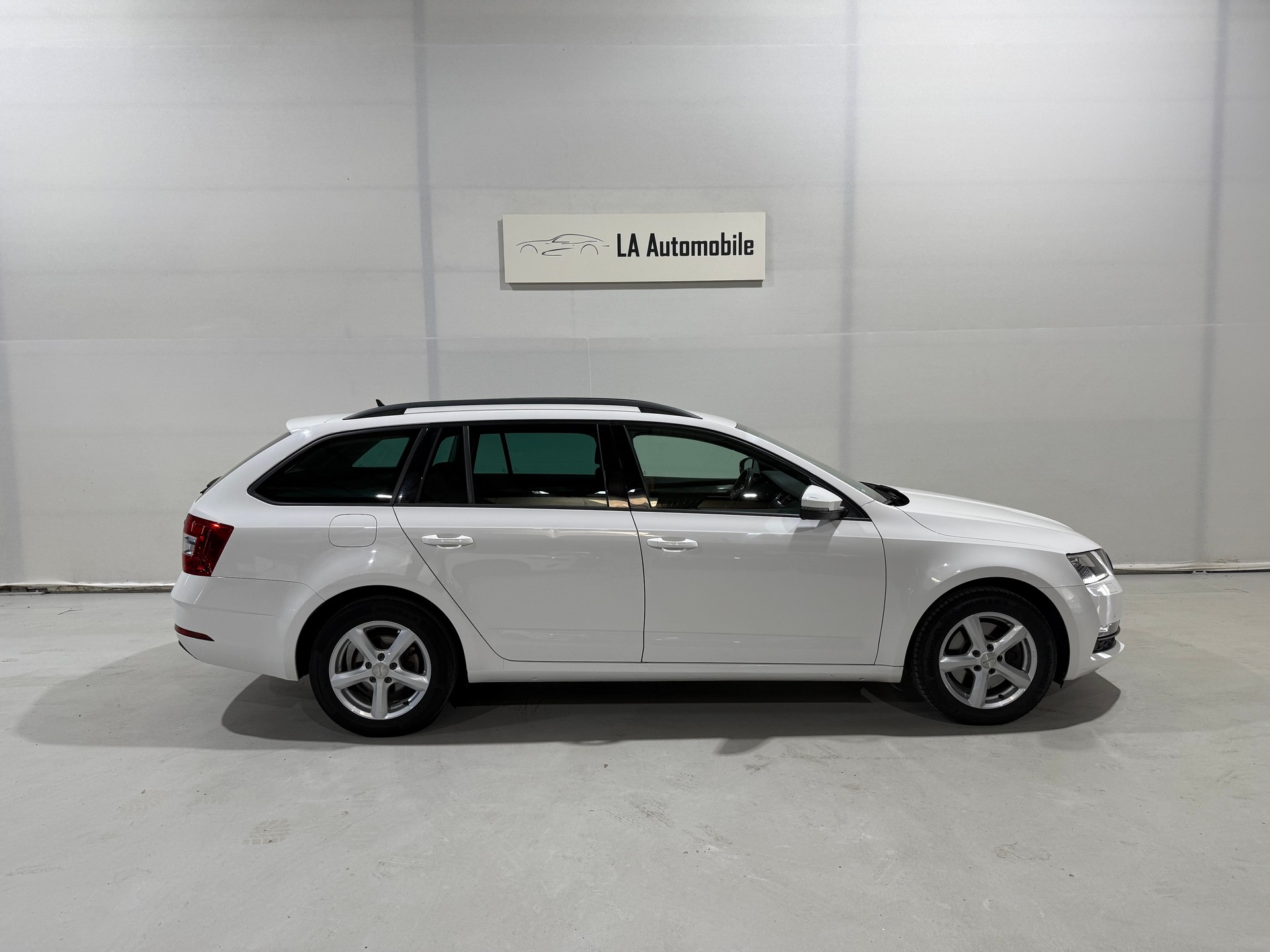 SKODA Octavia Combi 2.0 TDI Ambition 4x4 DSG-image-6