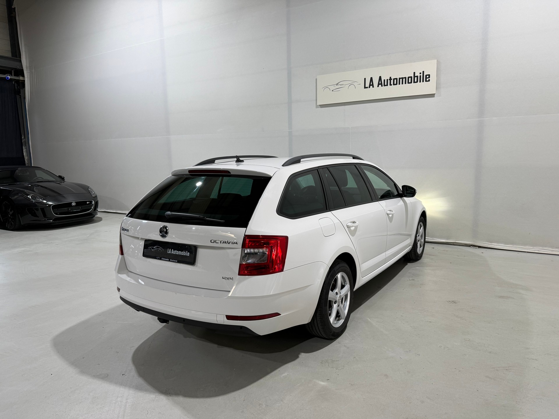 SKODA Octavia Combi 2.0 TDI Ambition 4x4 DSG-image-8