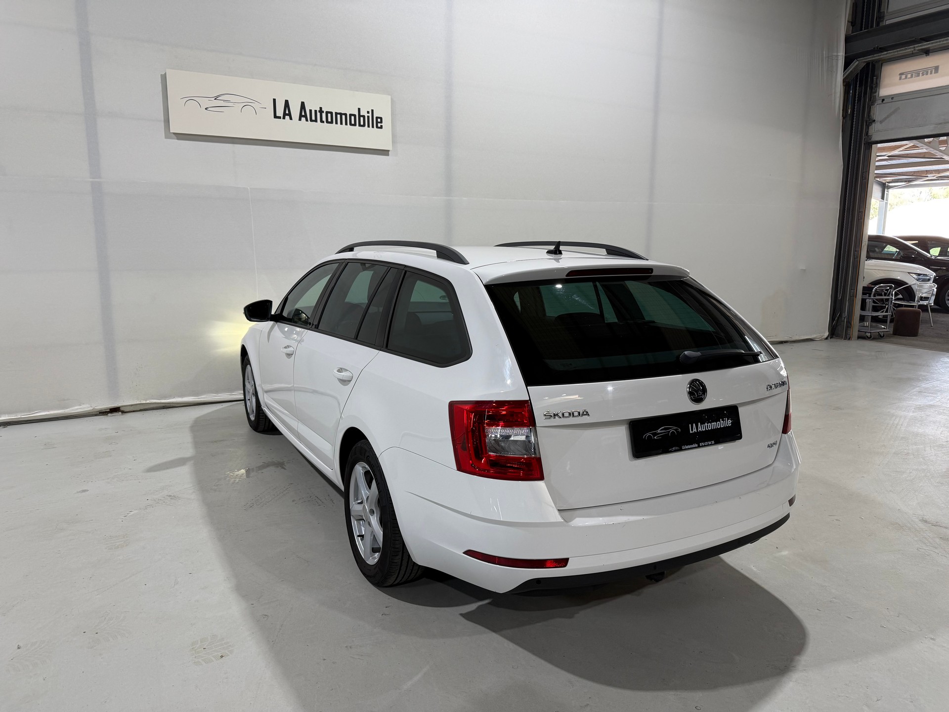 SKODA Octavia Combi 2.0 TDI Ambition 4x4 DSG-image-9