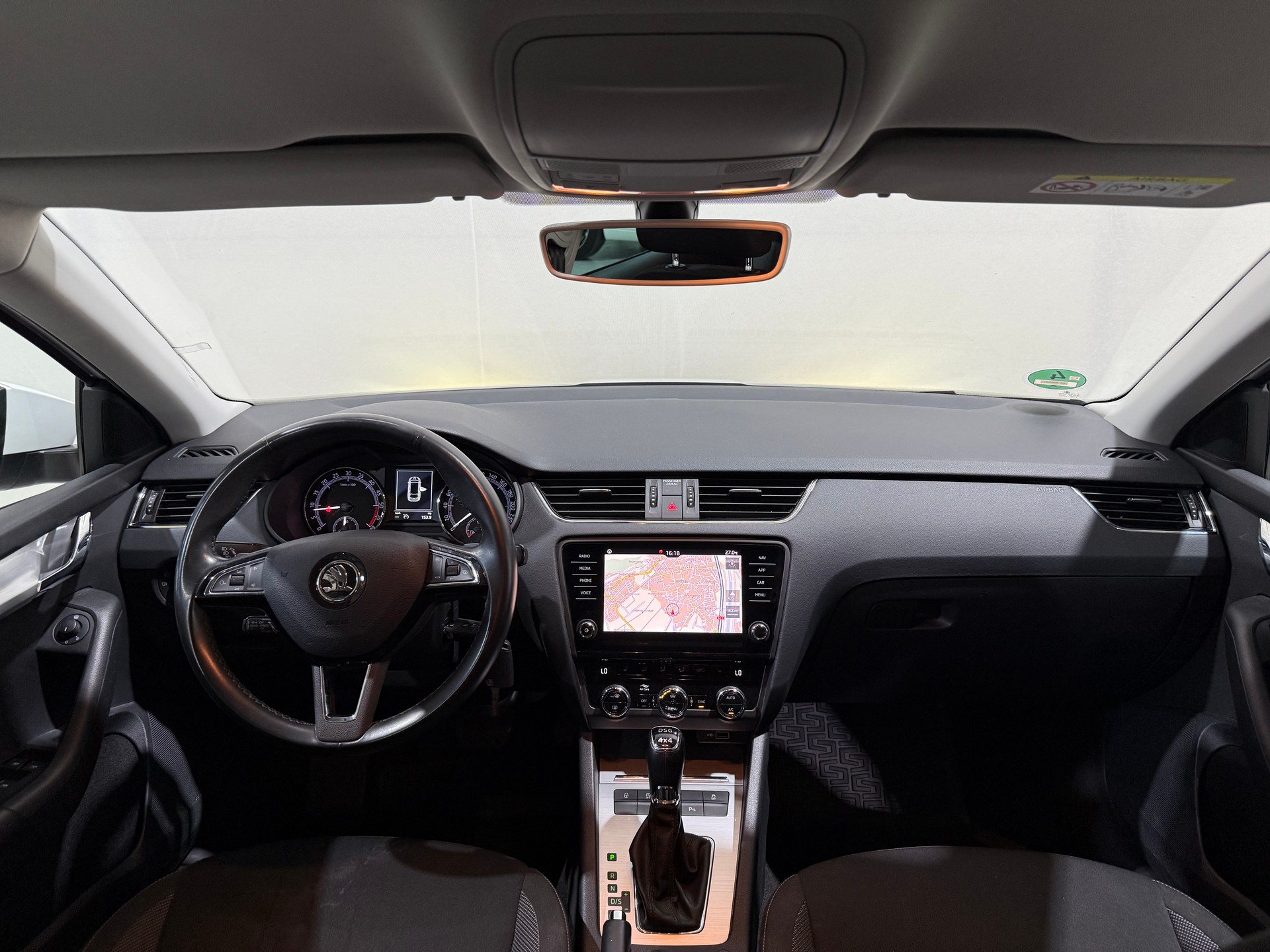 SKODA Octavia Combi 2.0 TDI Ambition 4x4 DSG-image-11