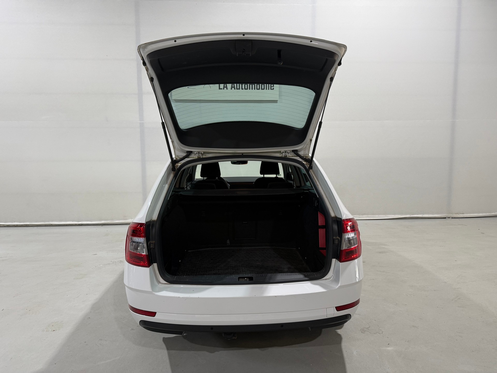 SKODA Octavia Combi 2.0 TDI Ambition 4x4 DSG-image-10