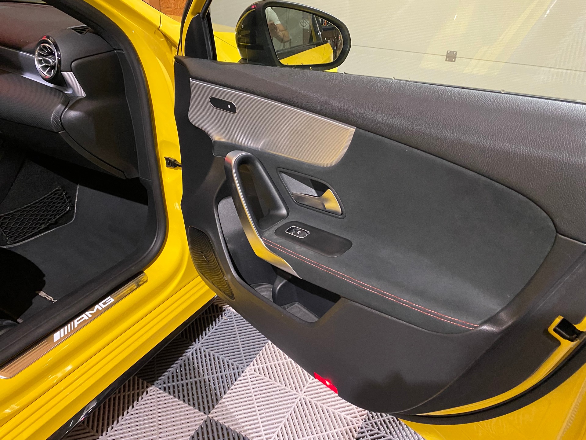 MERCEDES-BENZ A 35 AMG 4Matic Speedshift-image-12
