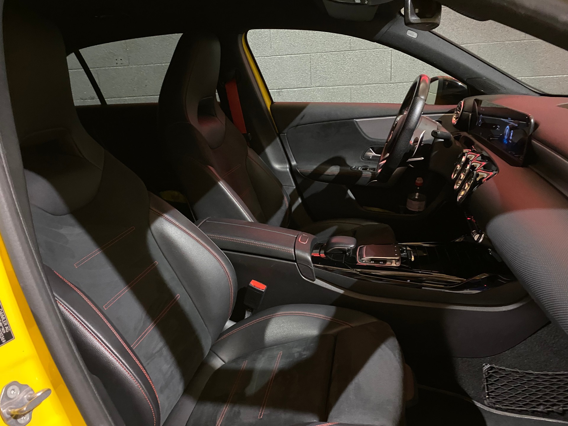 MERCEDES-BENZ A 35 AMG 4Matic Speedshift-image-15