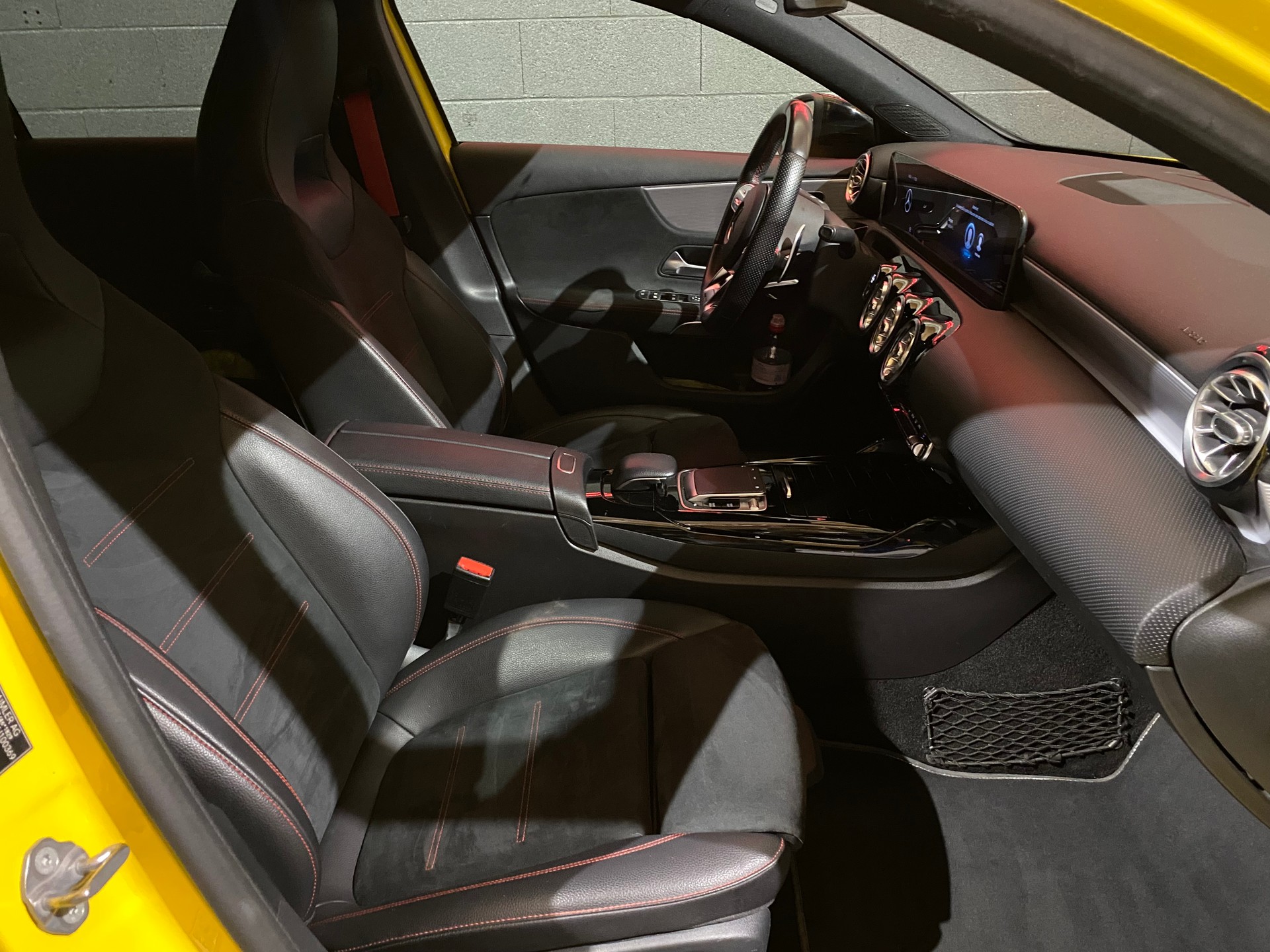 MERCEDES-BENZ A 35 AMG 4Matic Speedshift-image-14