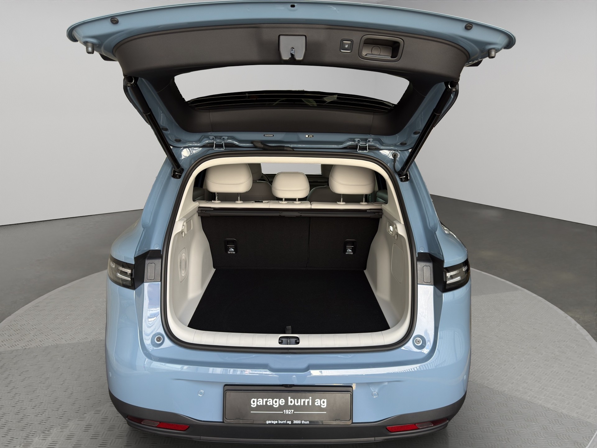 LEAPMOTOR B10 EV-image-17