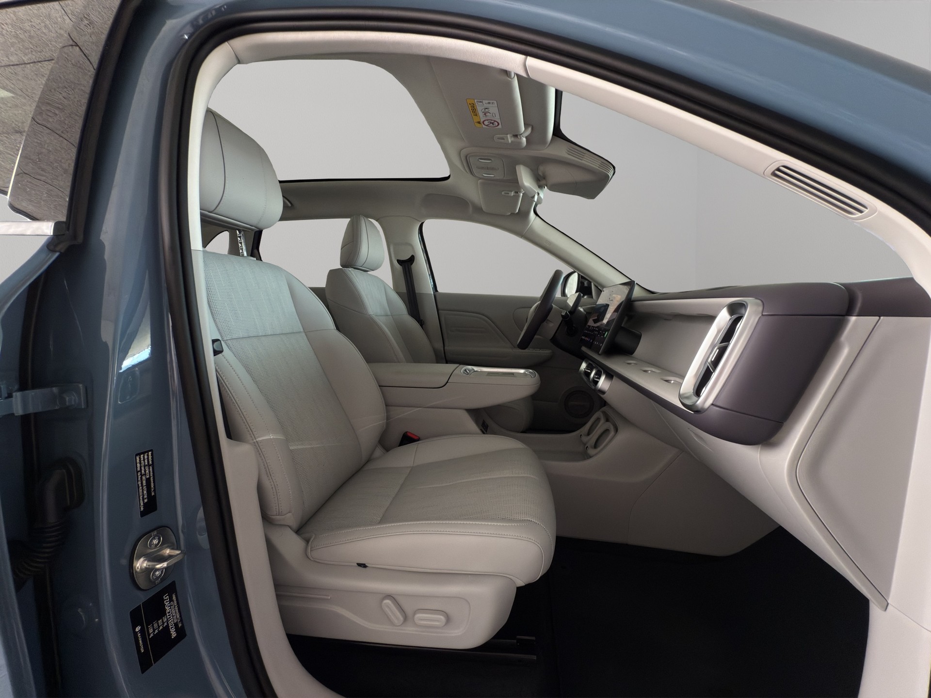 LEAPMOTOR B10 EV-image-14