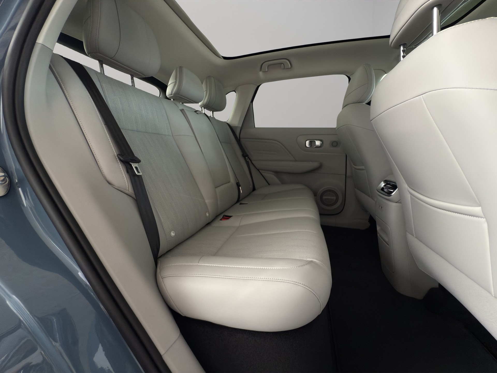 LEAPMOTOR B10 EV-image-16
