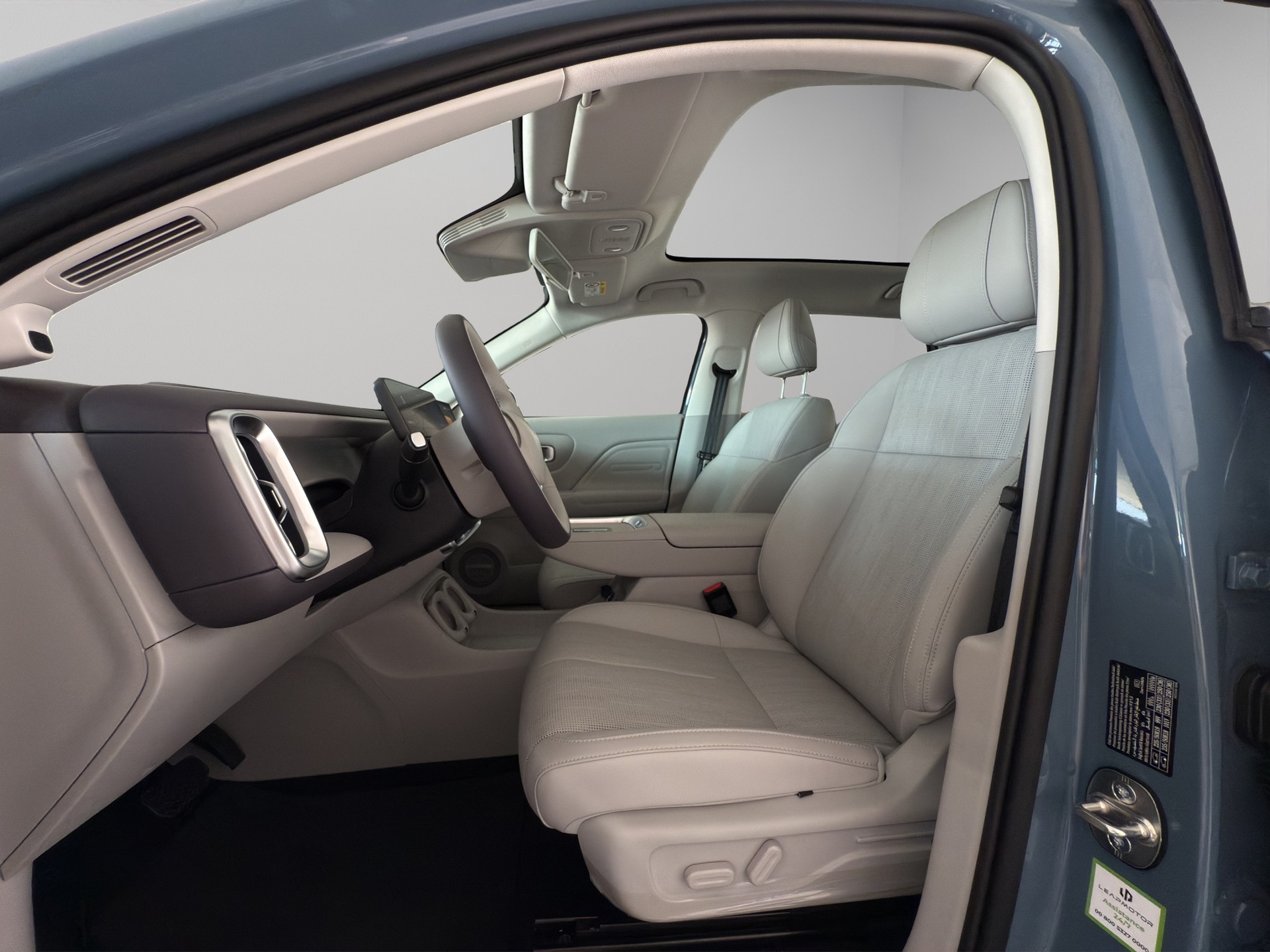 LEAPMOTOR B10 EV-image-13