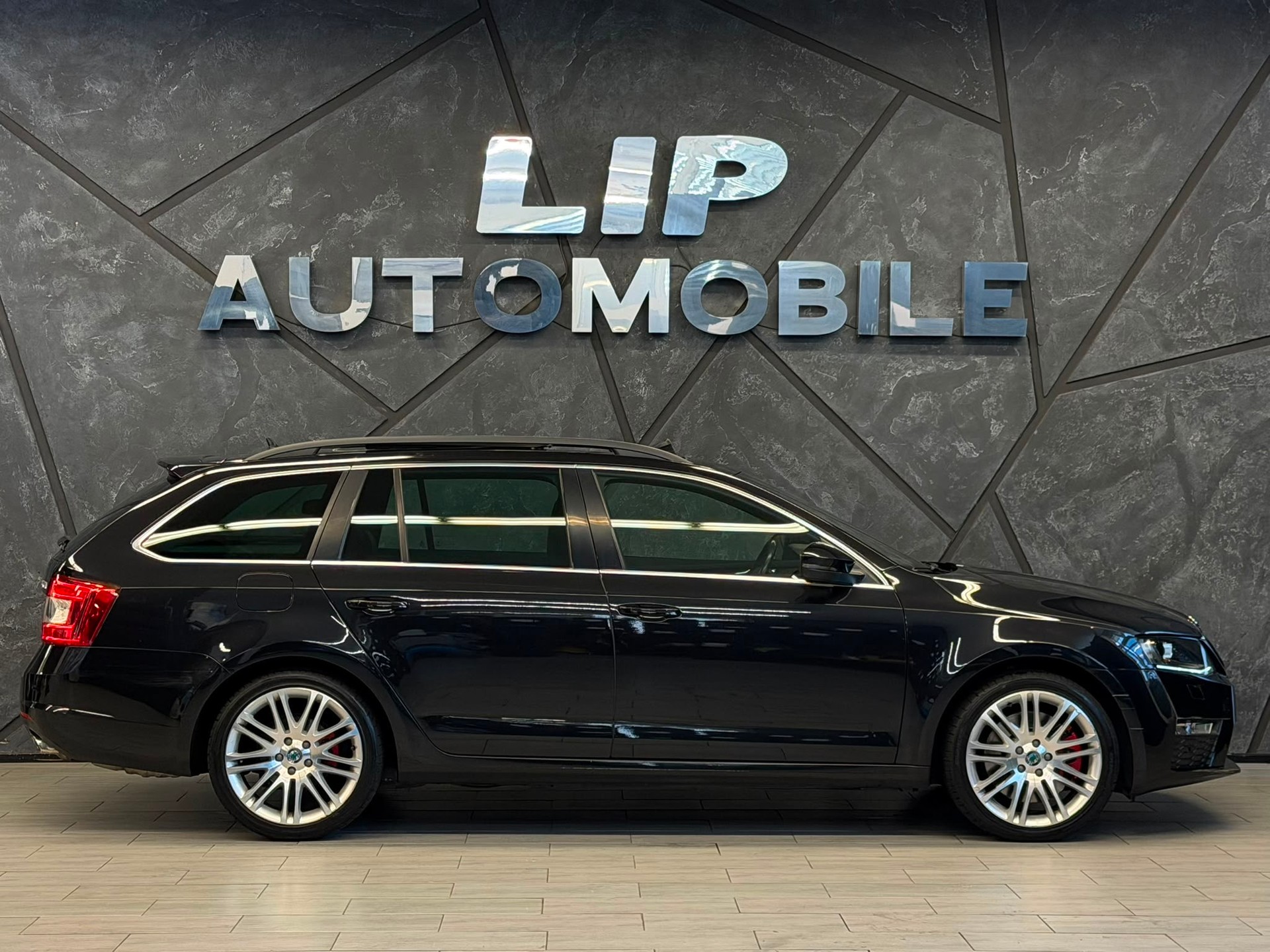 SKODA Octavia Combi 2.0 TSI RS-image-3