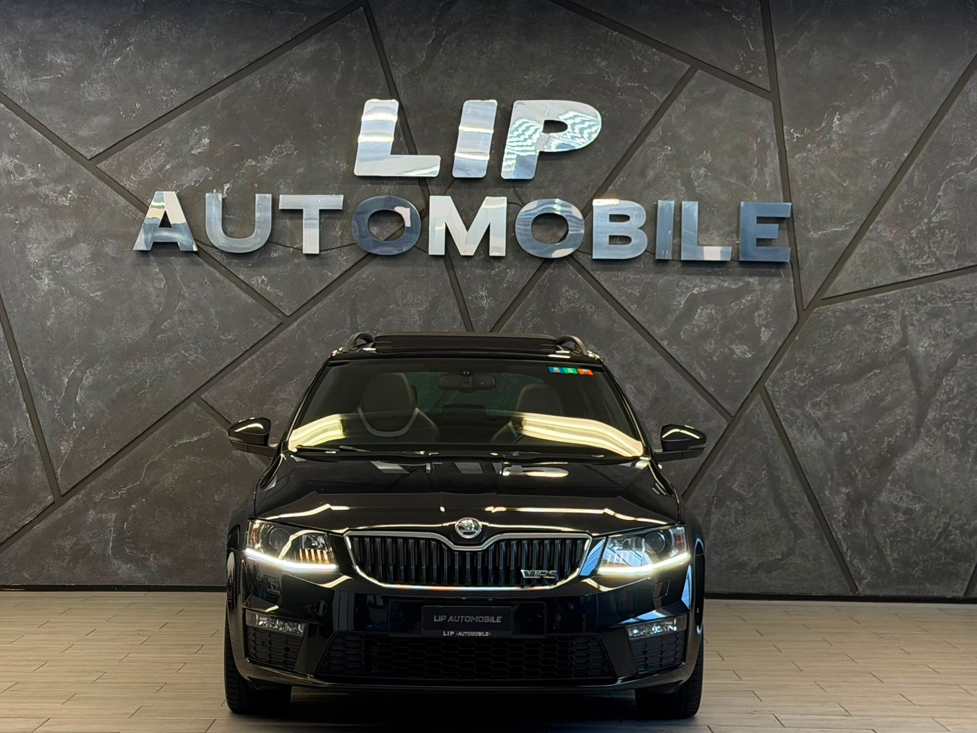 SKODA Octavia Combi 2.0 TSI RS-image-1