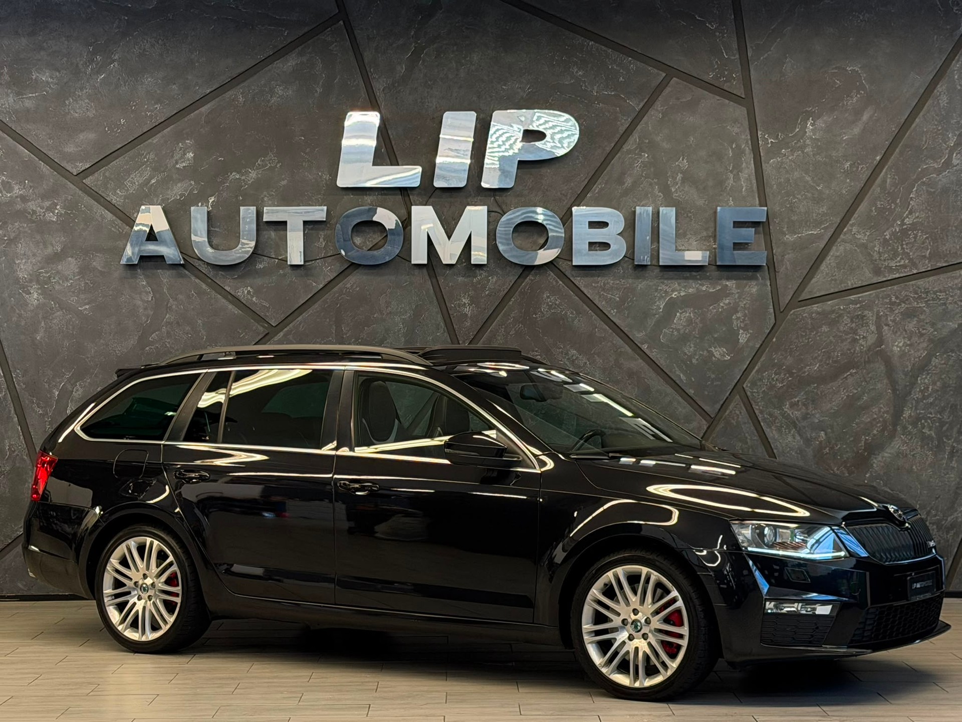 SKODA Octavia Combi 2.0 TSI RS-image-2