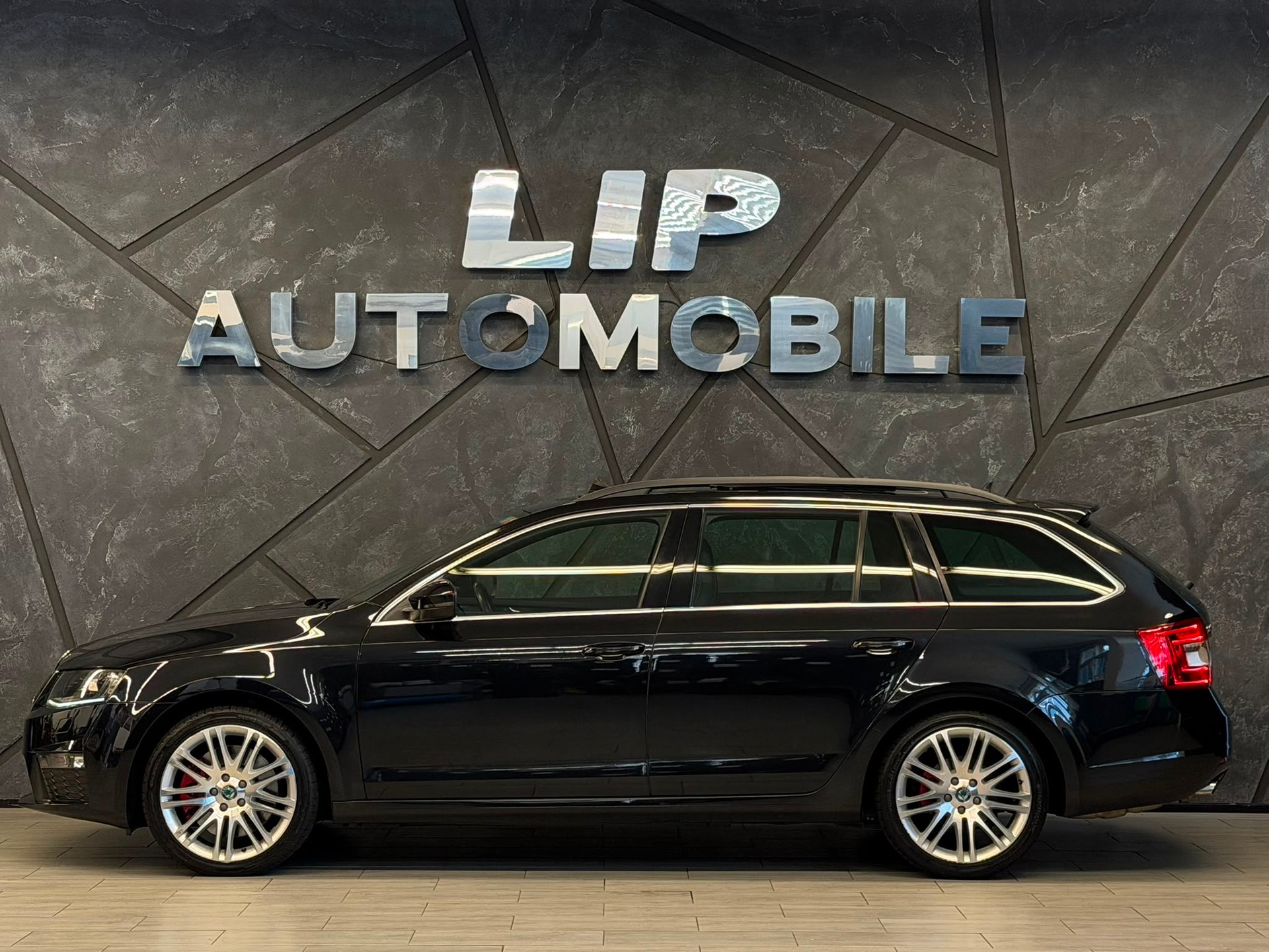 SKODA Octavia Combi 2.0 TSI RS-image-4