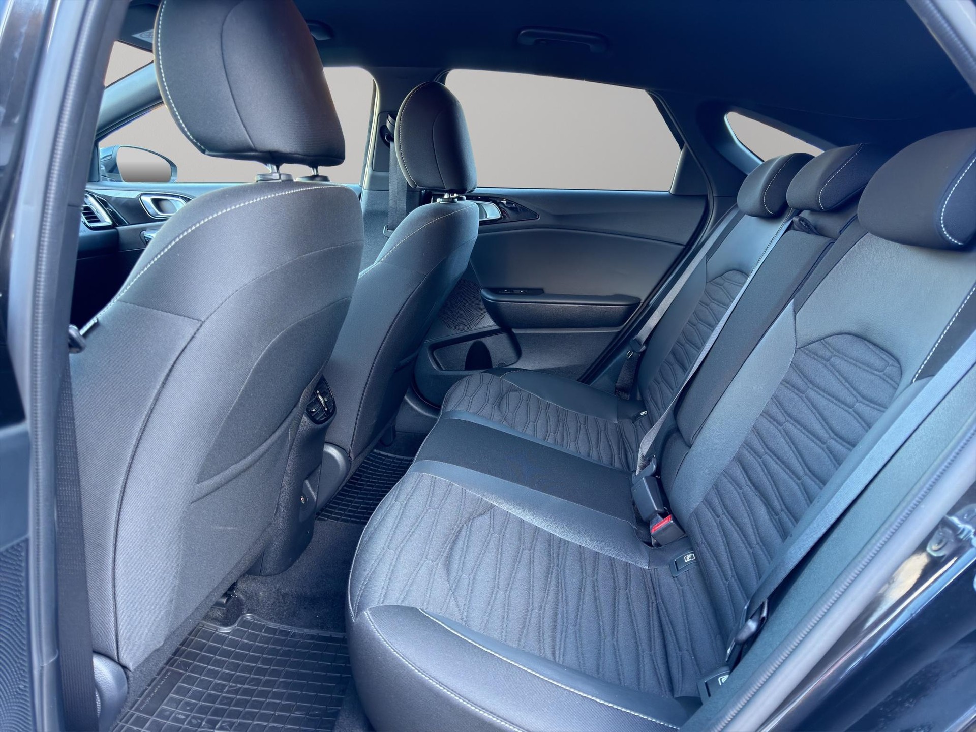KIA ProCeed 1.5 T-GDi GT-Line-image-8