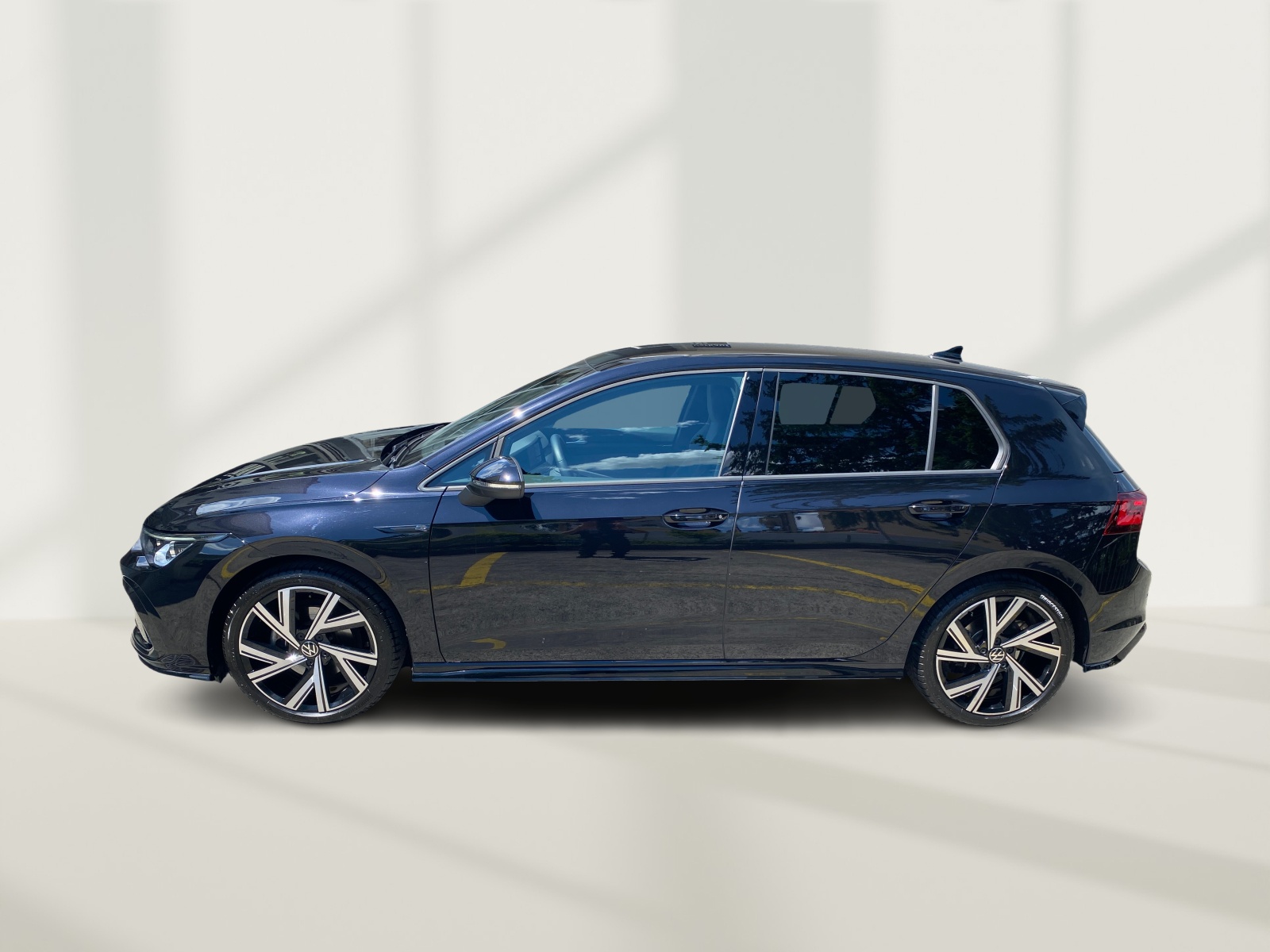 VW Golf 1.5 eTSI mHEV ACT R-Line 75 Edition DSG-image-7