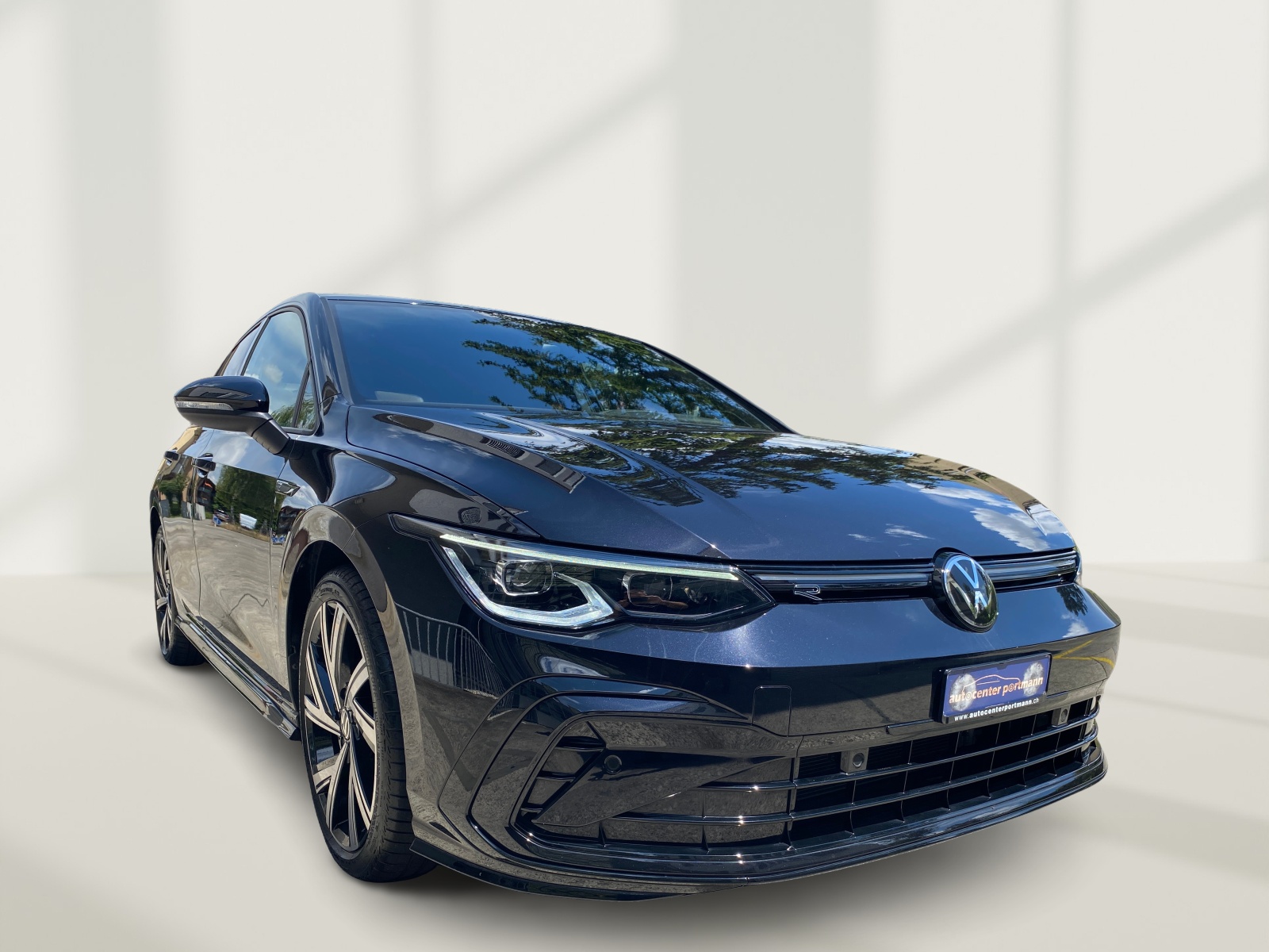 VW Golf 1.5 eTSI mHEV ACT R-Line 75 Edition DSG-showroom-element-1