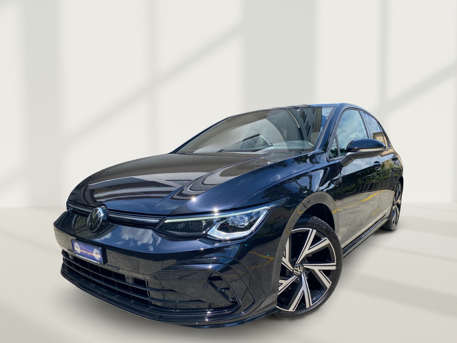 VW Golf 1.5 eTSI mHEV ACT R-Line 75 Edition DSG-showroom-element-2