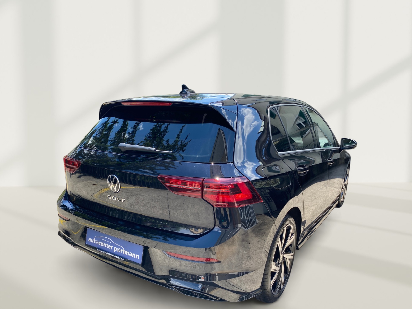 VW Golf 1.5 eTSI mHEV ACT R-Line 75 Edition DSG-image-9