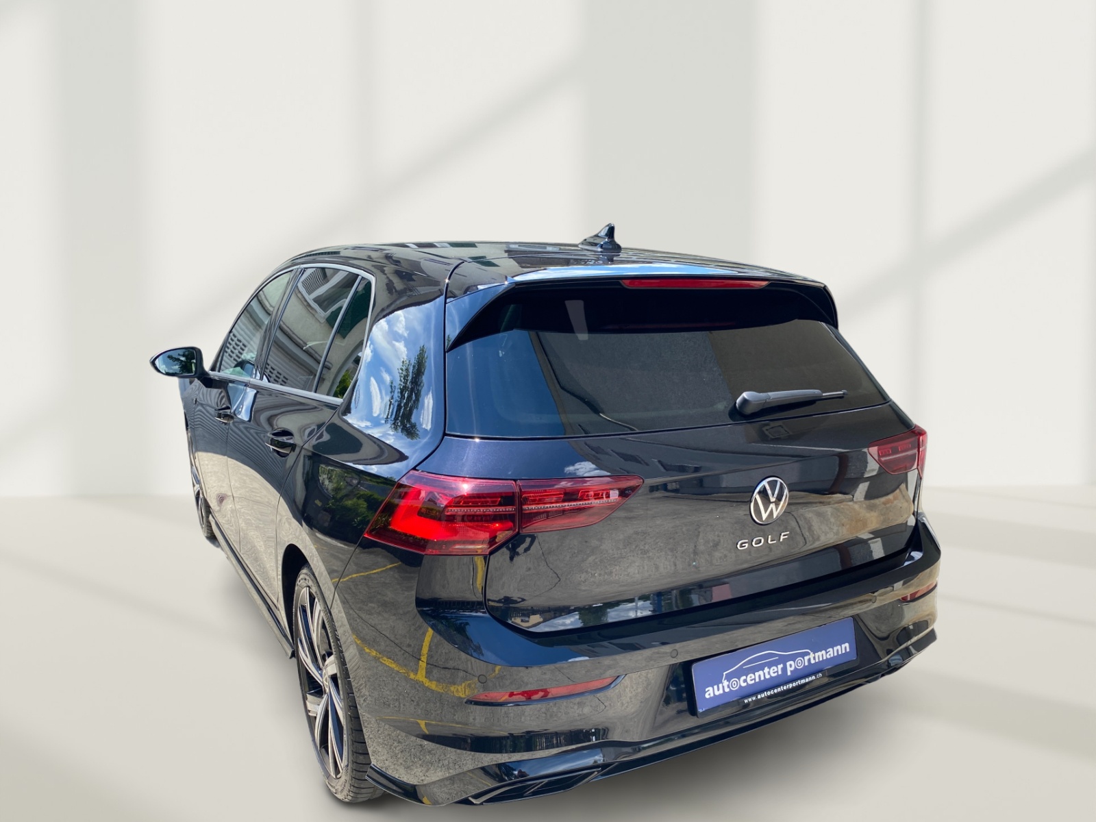 VW Golf 1.5 eTSI mHEV ACT R-Line 75 Edition DSG-image-10