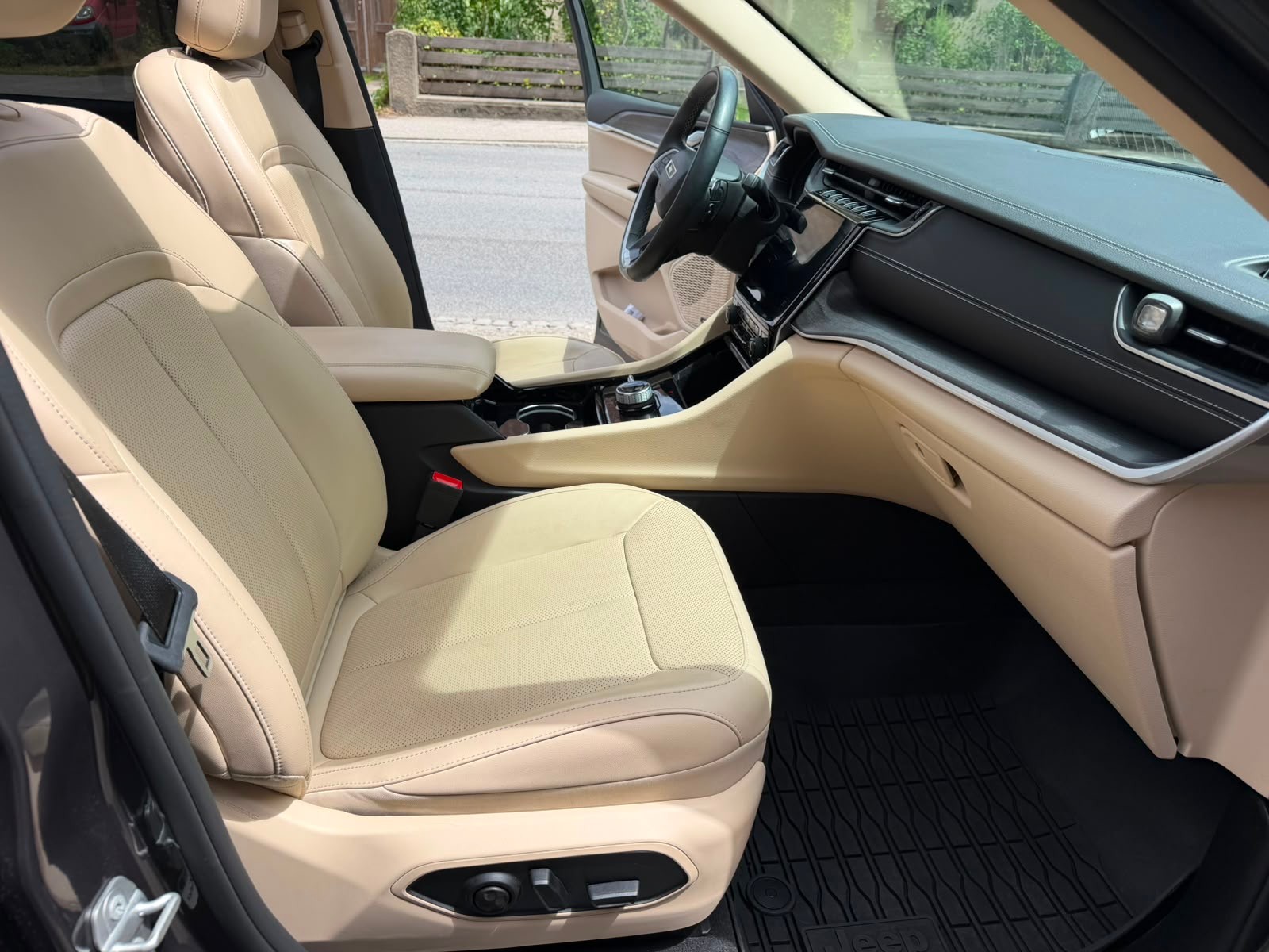 JEEP Limited L-image-9