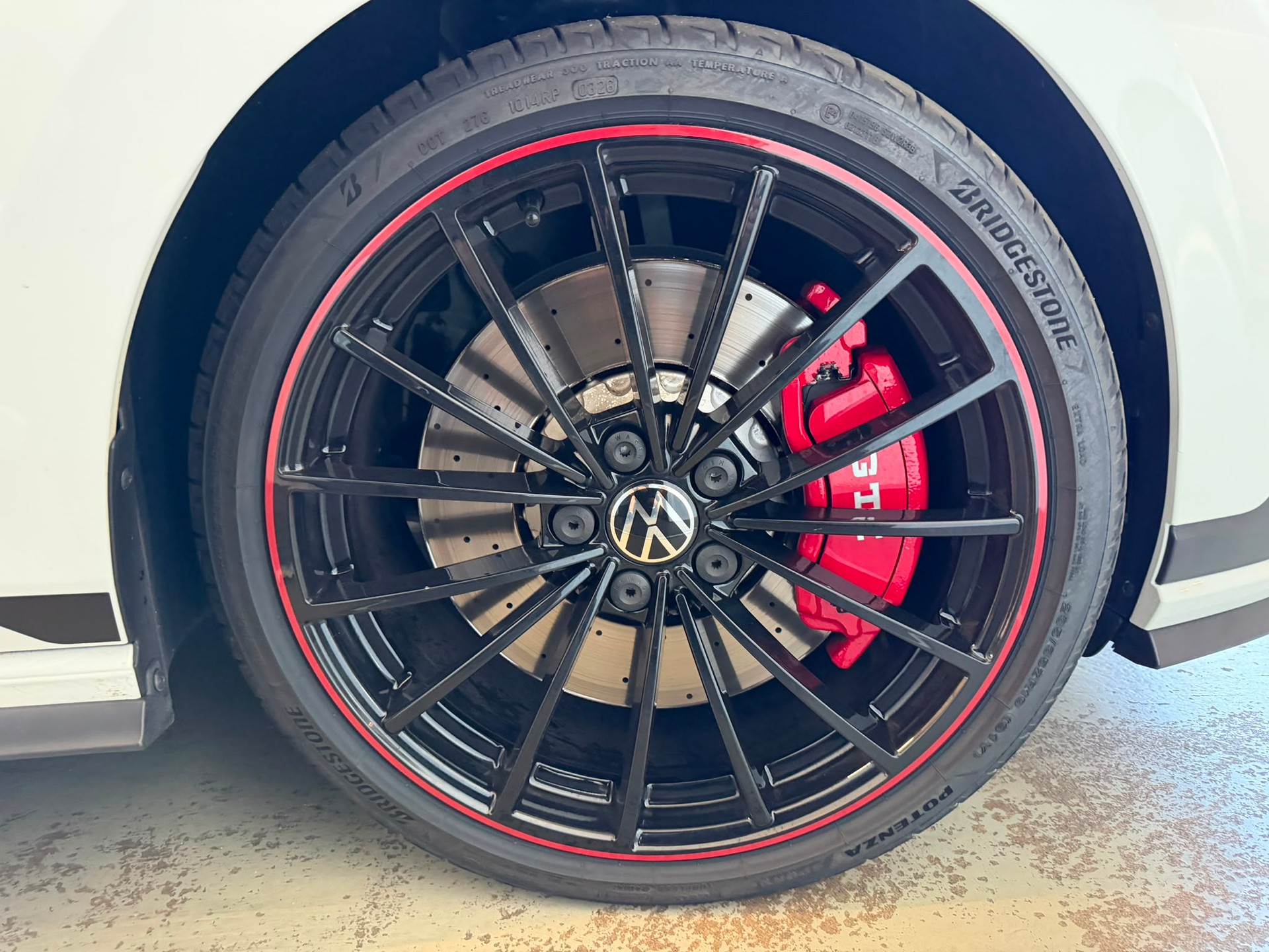 VW Golf 2.0 TSI GTI Clubsport Edition 45 DSG-image-4
