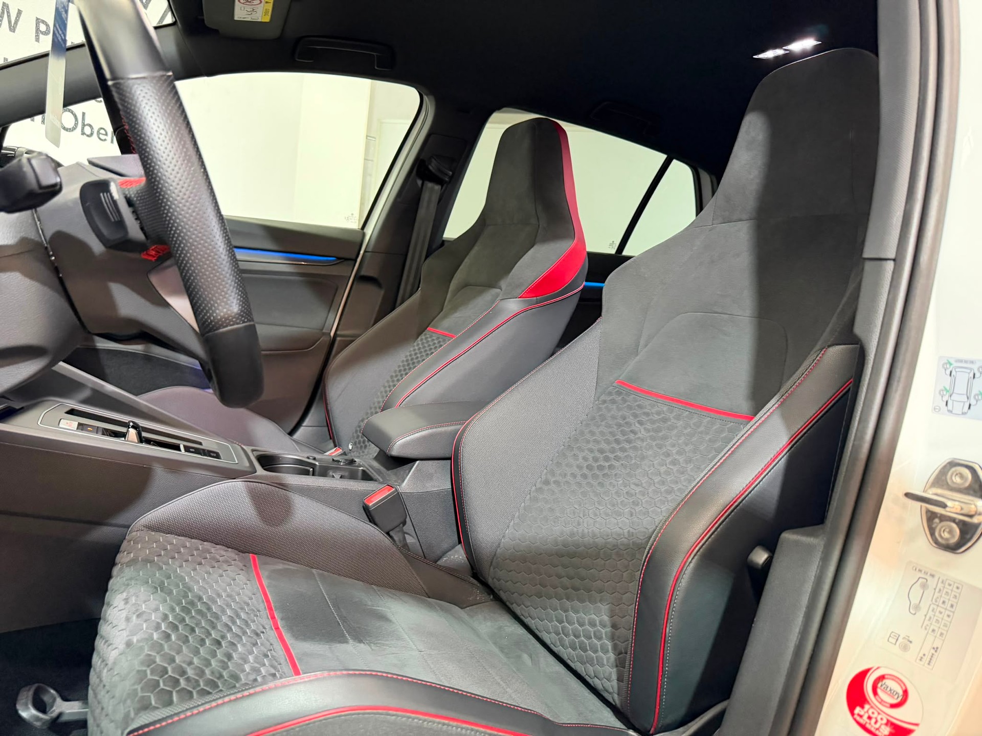 VW Golf 2.0 TSI GTI Clubsport Edition 45 DSG-image-8