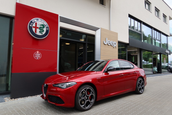 ALFA ROMEO Giulia 2.0 Veloce PremSky-image-0