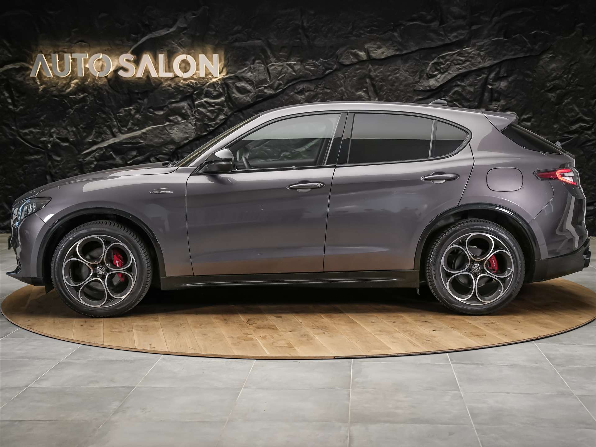 ALFA ROMEO Stelvio 2.2 D Q4 210 Veloce *Abstandsregler*El. Sitze mit Memory*Sitzheizung*-image-1
