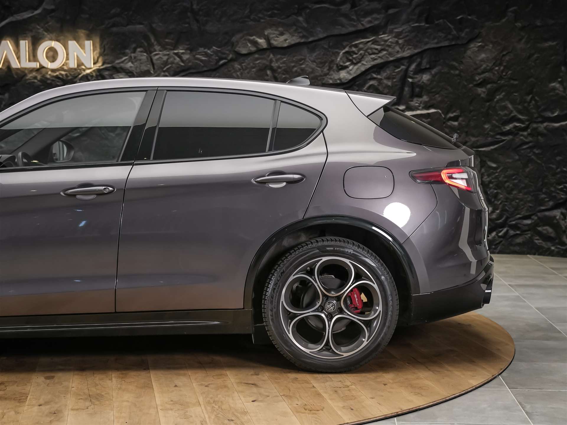 ALFA ROMEO Stelvio 2.2 D Q4 210 Veloce *Abstandsregler*El. Sitze mit Memory*Sitzheizung*-image-17
