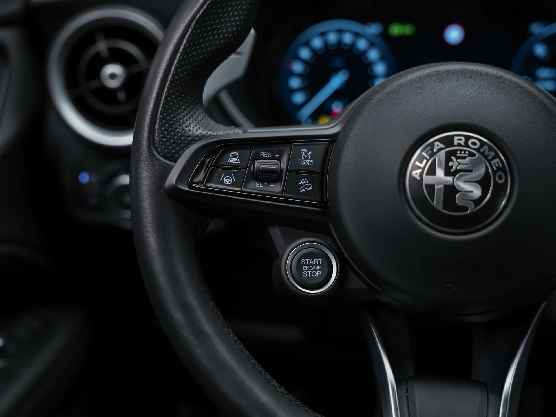 ALFA ROMEO Stelvio 2.2 D Q4 210 Veloce *Abstandsregler*El. Sitze mit Memory*Sitzheizung*-image-28