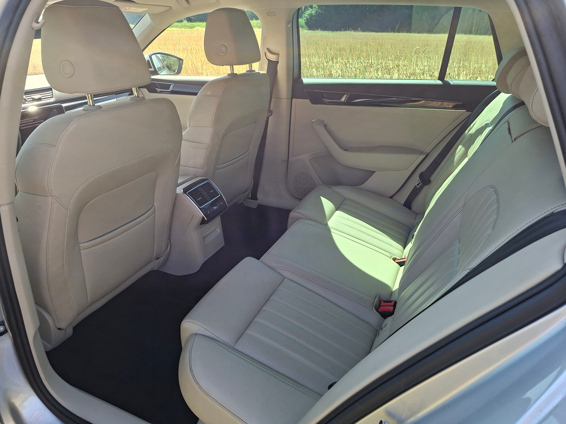 SKODA Superb Combi 2.0 TDi L&K 4x4 DSG-image-18